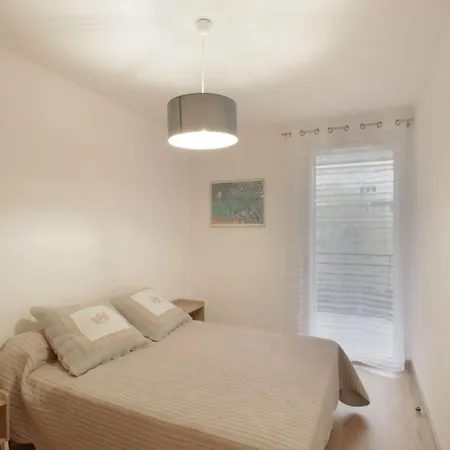 Comfortable T3 Just A Stone's Throw From The Lake! *