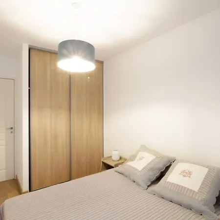 Comfortable T3 Just A Stone's Throw From The Lake! * 엑스레뱅