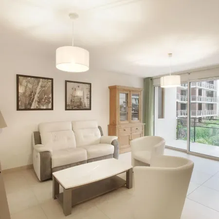 Comfortable T3 Just A Stone's Throw From The Lake! *
